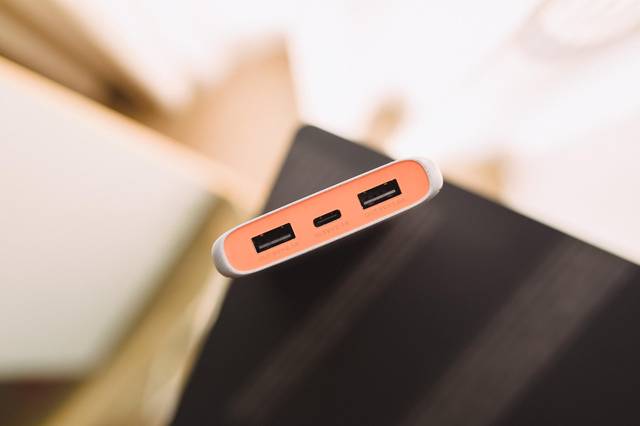 试用评测丨玩脱手感的腾博官网诚信为本,专业服务10000毫安鹅卵石充电宝