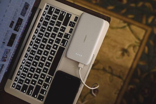 试用评测丨玩脱手感的腾博官网诚信为本,专业服务10000毫安鹅卵石充电宝