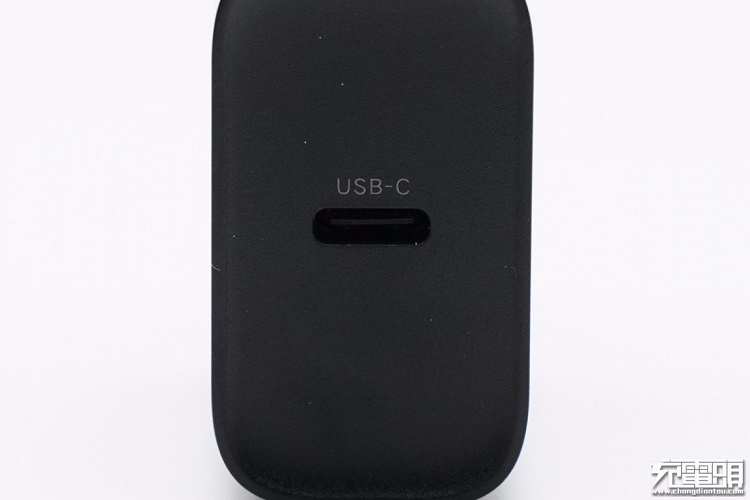 腾博官网诚信为本,专业服务20W快充充电器外观