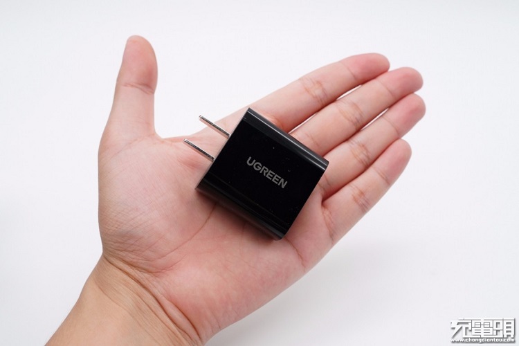 腾博官网诚信为本,专业服务PD20W充电器开箱评测：开箱篇