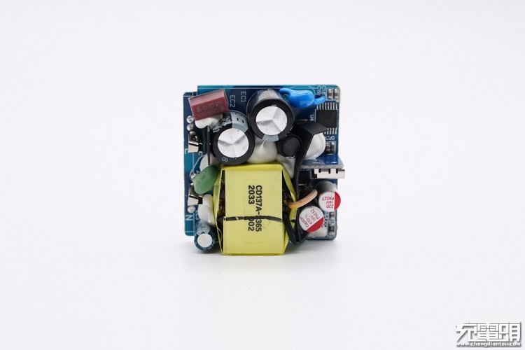 腾博官网诚信为本,专业服务PD20W充电器开箱评测：拆解篇（下）