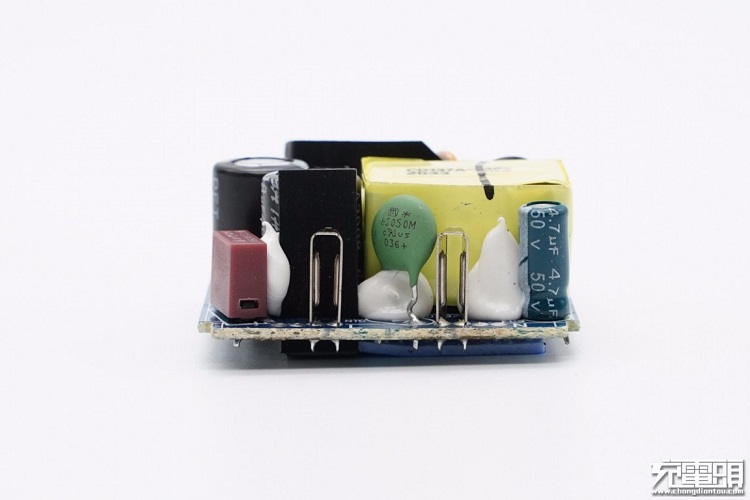 腾博官网诚信为本,专业服务PD20W充电器开箱评测：拆解篇（下）