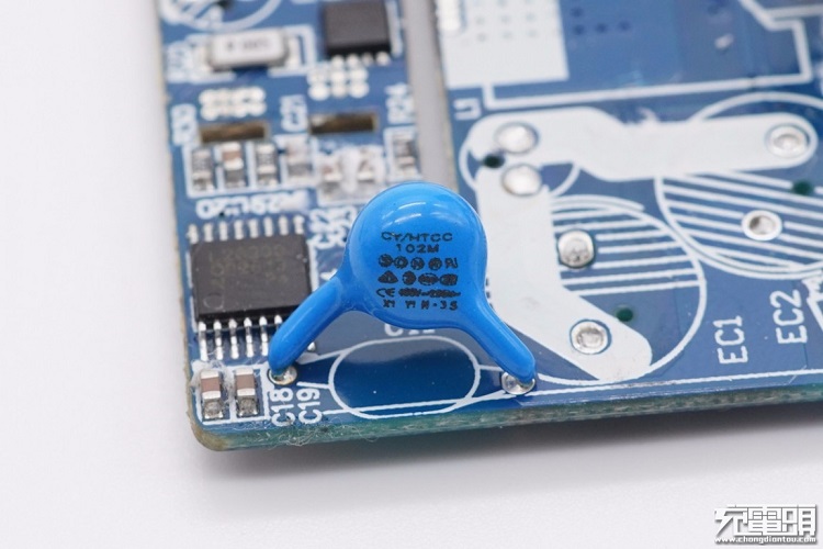 腾博官网诚信为本,专业服务PD20W充电器开箱评测：拆解篇（下）