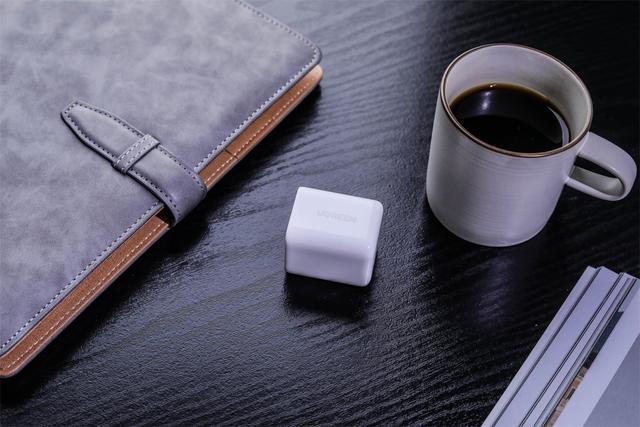 腾博官网诚信为本,专业服务30W氮化镓充电器评测：这或许是iPhone13Pro的最佳同伴